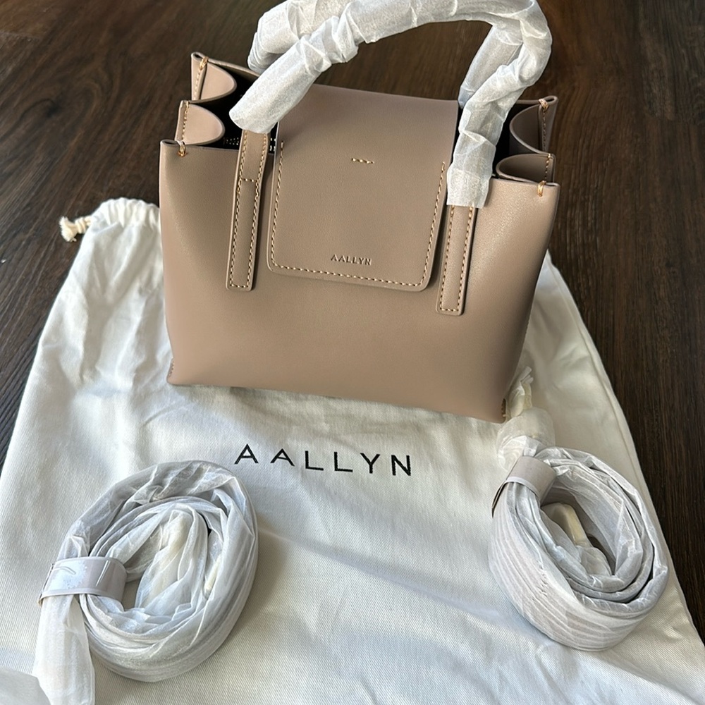 STELLA SATCHEL (MINI)
New without tags